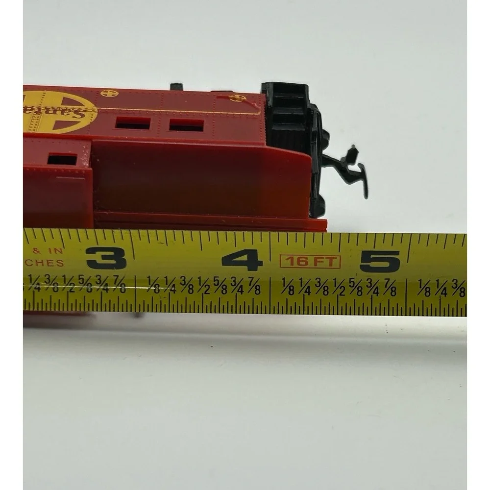 HO Scale Santa Fe ATSF Caboose Lot Of 2 Red Cabooses Freight Train